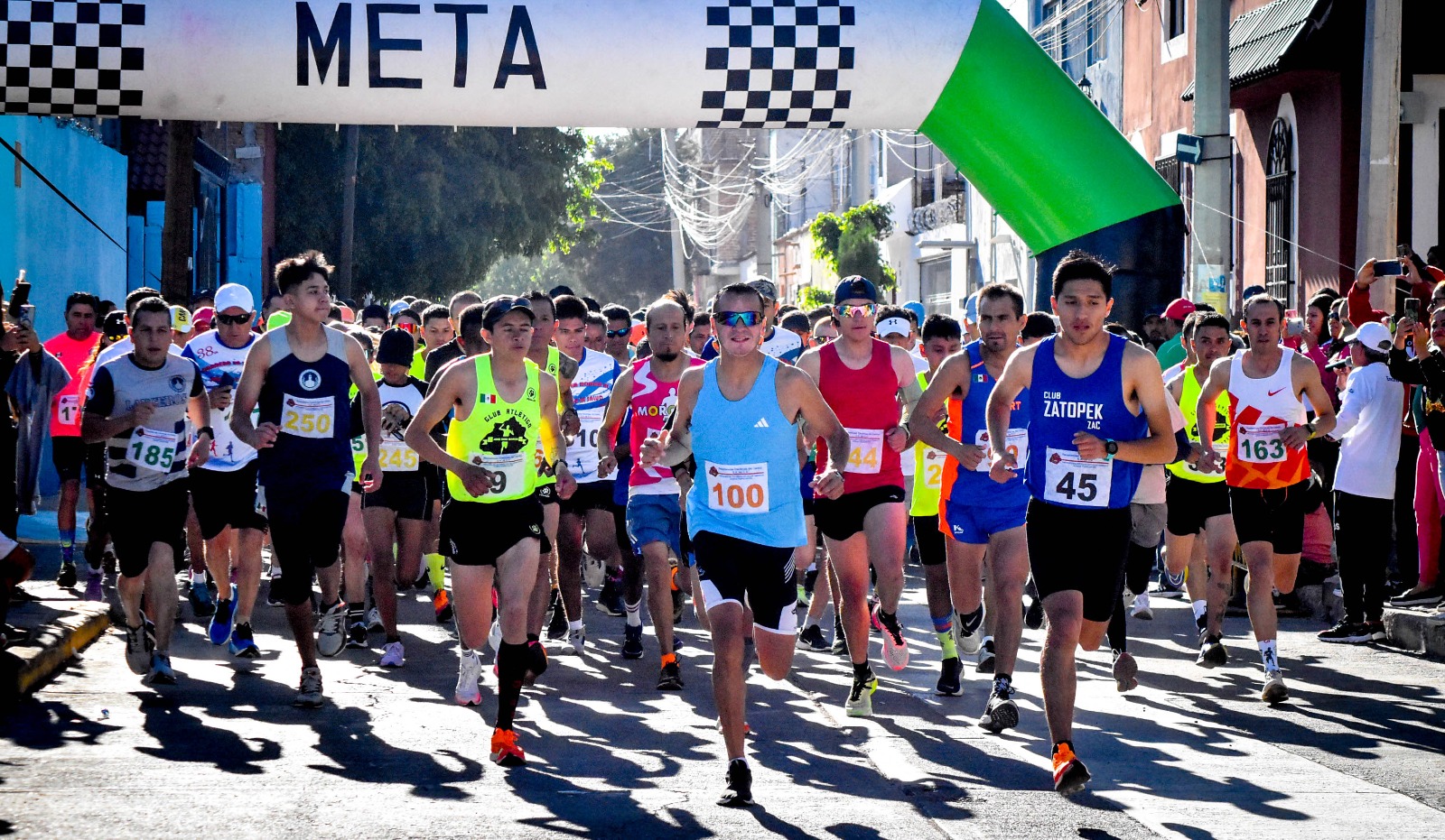 Lidiah Bosibori y Jesús Alonso Carrillo ganadores de la carrera de la Salud