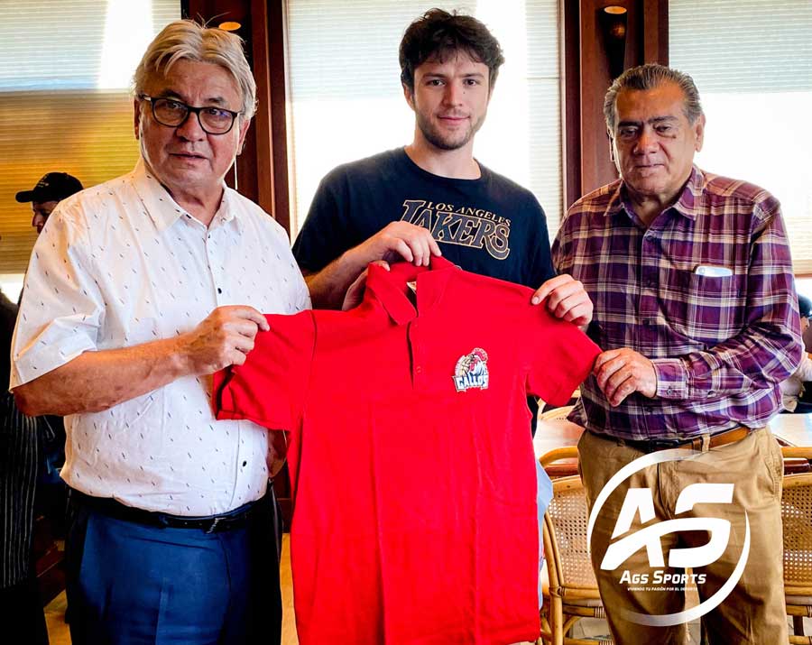 Myron Molina Bean firma con Gallos de Aguascalientes.