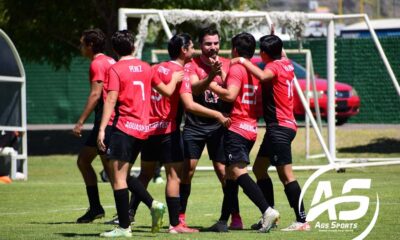 Va la UP Aguascalientes por el boleto a la final de la Conferencia Nacional de Futbol Varonil de la CONADEIP, cuando le pague la visita la UP Guadalajara. El duelo de vuelta se llevará a cabo hoy en el empastado tapatío a las 12:00 horas, donde los dirigidos por Pedro Cruz no quieren sorpresas, pues a pesar de llegar con una holgada ventaja de 4-1, saben que el rival no está muerto. La última vez que ambos conjuntos se vieron las caras en la UP Guadalajara, fueron los anfitriones quienes se quedaron la victoria al son de 1-0, pero en el BonaCamp, los tapatíos sufrieron en serio, sobre todo en el complemento, cuando se inspiró la UP Aguascalientes marcó tres de sus cuatro anotaciones. Sin embargo, el gol que consiguió Guadalajara en la recta final del cotejo les dio vida y prendió la alerta en el conjunto hidrocálido, al que incluso con un revés con diferencia de dos goles le alcanza para ir a la final. En el otro frente, los Borregos del Tec de Monterrey van a casa con ventaja de 2-0 sobre la UP Ciudad de México.