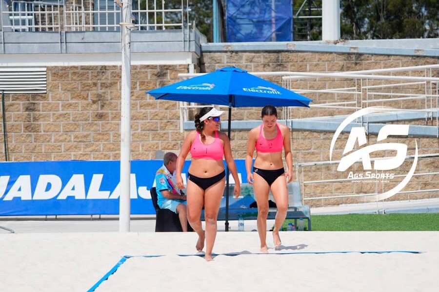 Voleibolistas de Aguascalientes clasifican a los Juegos CONADE 2024 en playa.