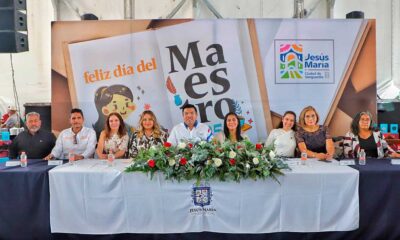 Alcalde de Jesús María reconoce a los maestros en su día