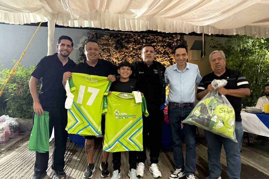 Entregan uniformes y roles de juego de la etapa final del regional de futbol de la Copa Aguascalientes