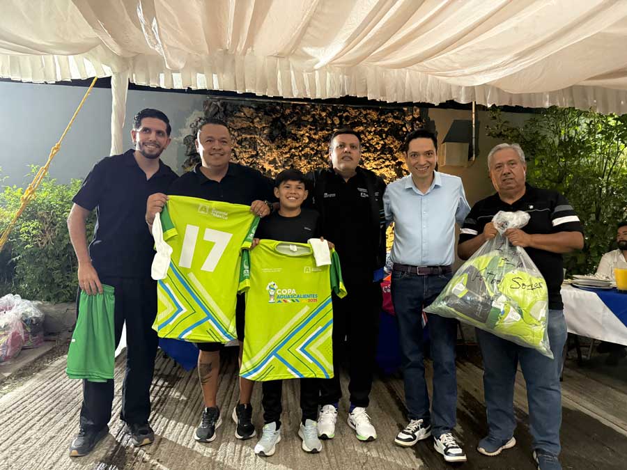 Entregan uniformes y roles de juego de la etapa final del regional de futbol de la Copa Aguascalientes