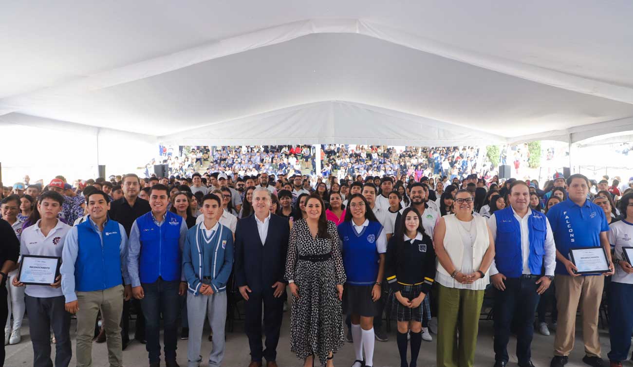 Gobernadora Tere Jiménez celebra a los estudiantes en su día