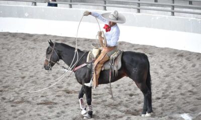 Jovenes charros presentes en la charreada de FNSM 2025