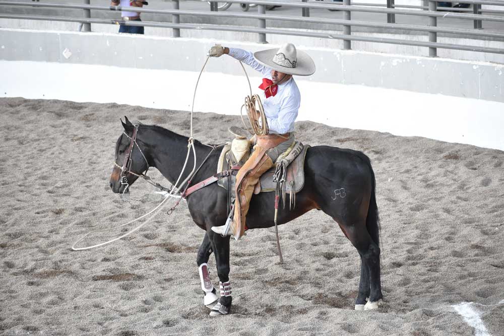Jovenes charros presentes en la charreada de FNSM 2025