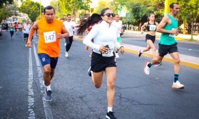 Maestros participan en la tradicional carrera en su honor en Aguascalientes