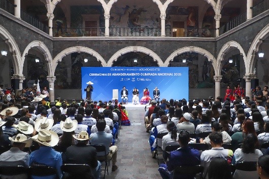 Abanderan la delegación de Aguascalientes que estará en la Olimpiada Nacional 2025