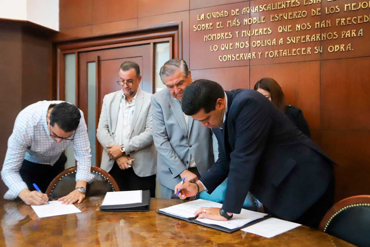 Firma municipio escrituras para consolidar mejor equipamiento urbano y espacios educativos