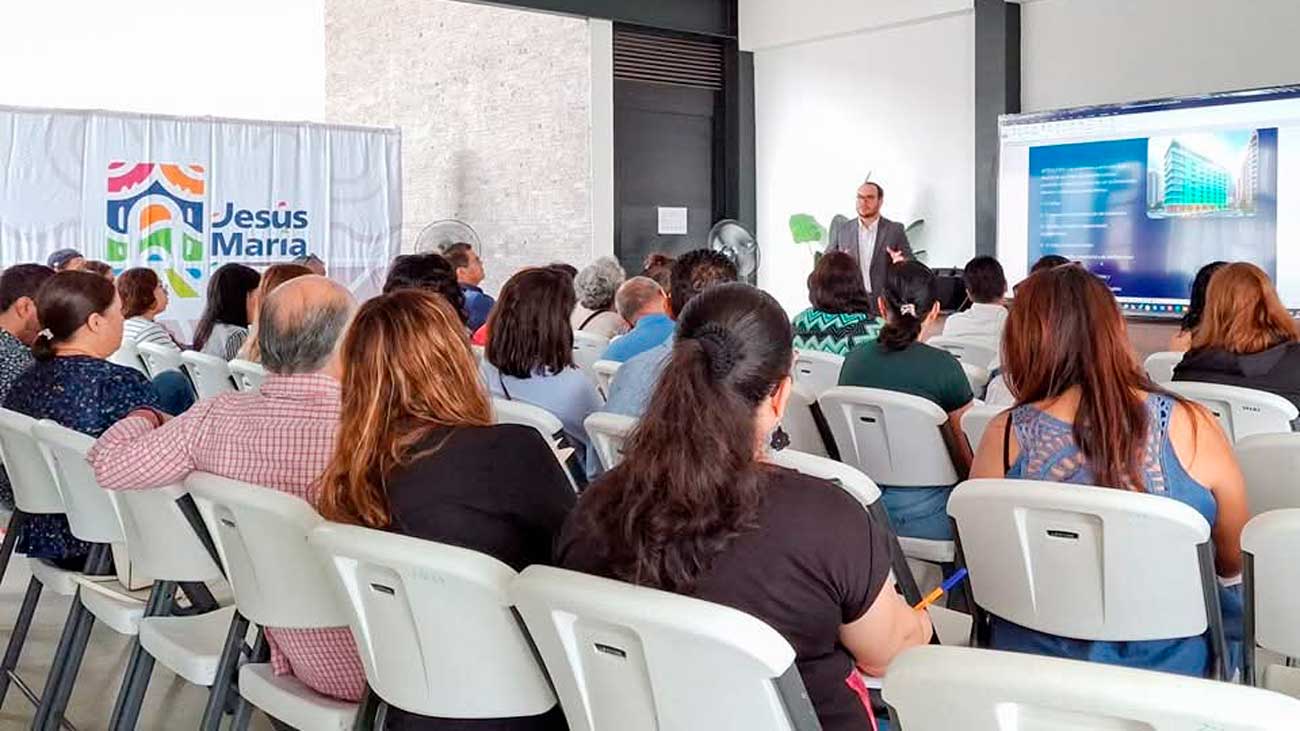 Jesús María capacita ciudadanos en administración de Condominios