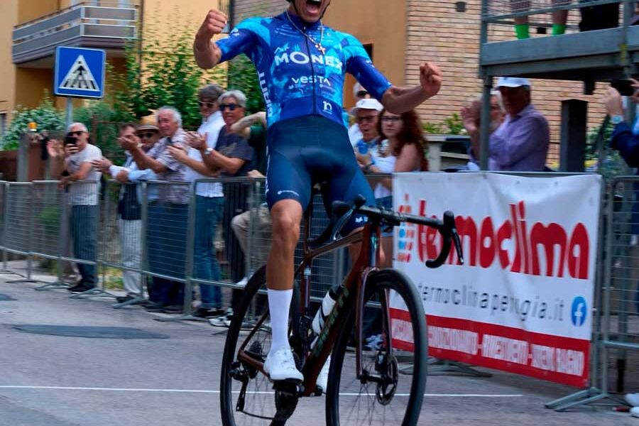 Joven ciclista de Aguascalientes domina el Gran Premio Pretola en Italia