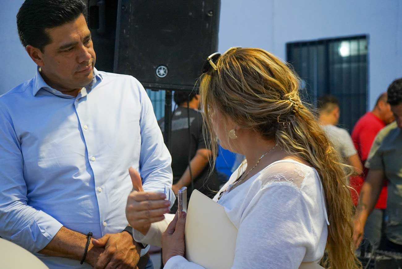 Se reúne Leo Montañez con vecinos de Colonia Insurgentes