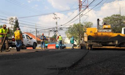 Supervisa Leo Montañez trabajos de mantenimiento de calle Primo Verdad