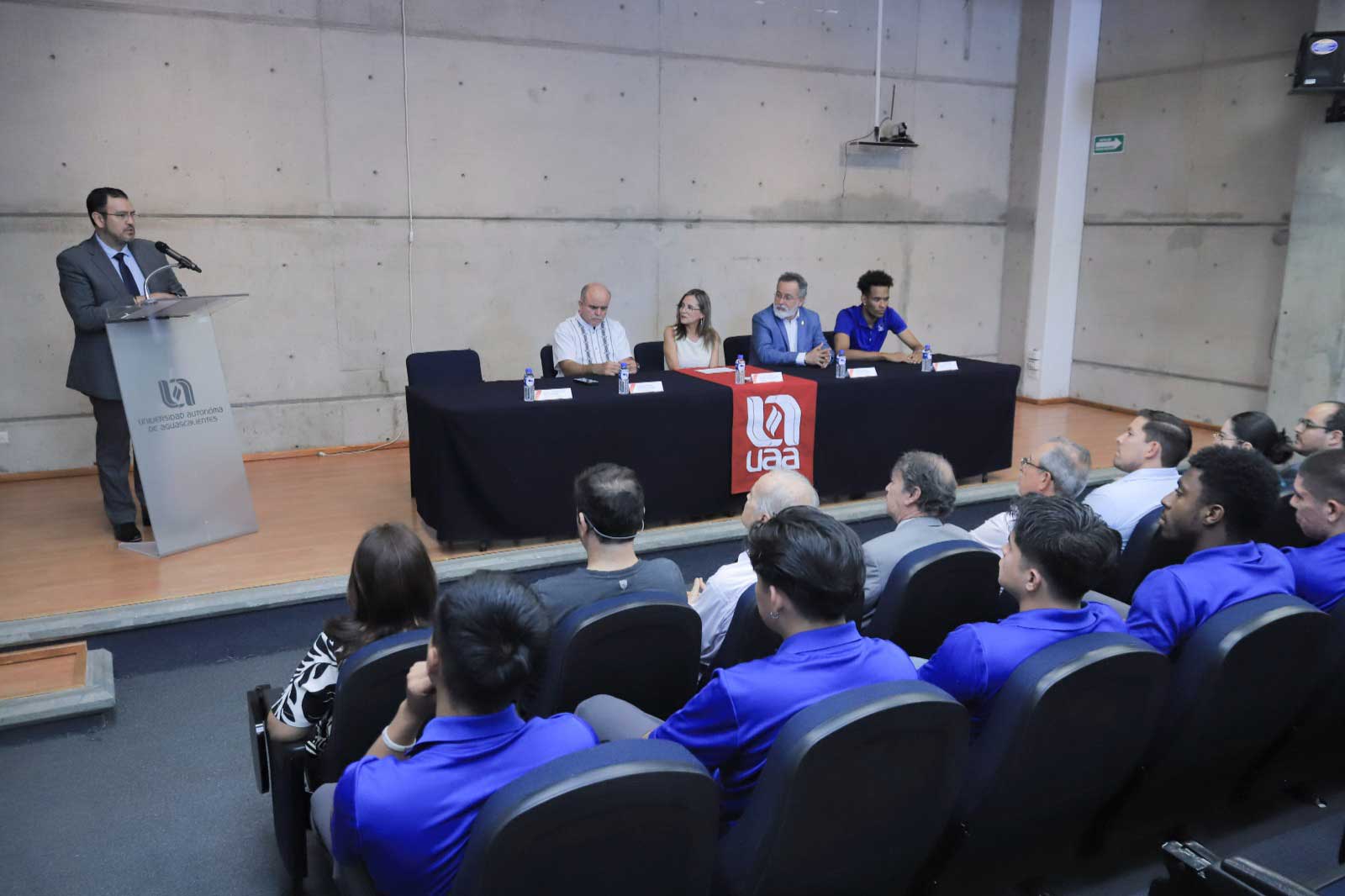 UAA reconoce a sus basquetbolistas