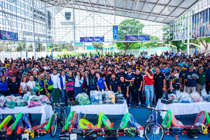 Entregan uniformes dentro de la Copa Aguascalientes