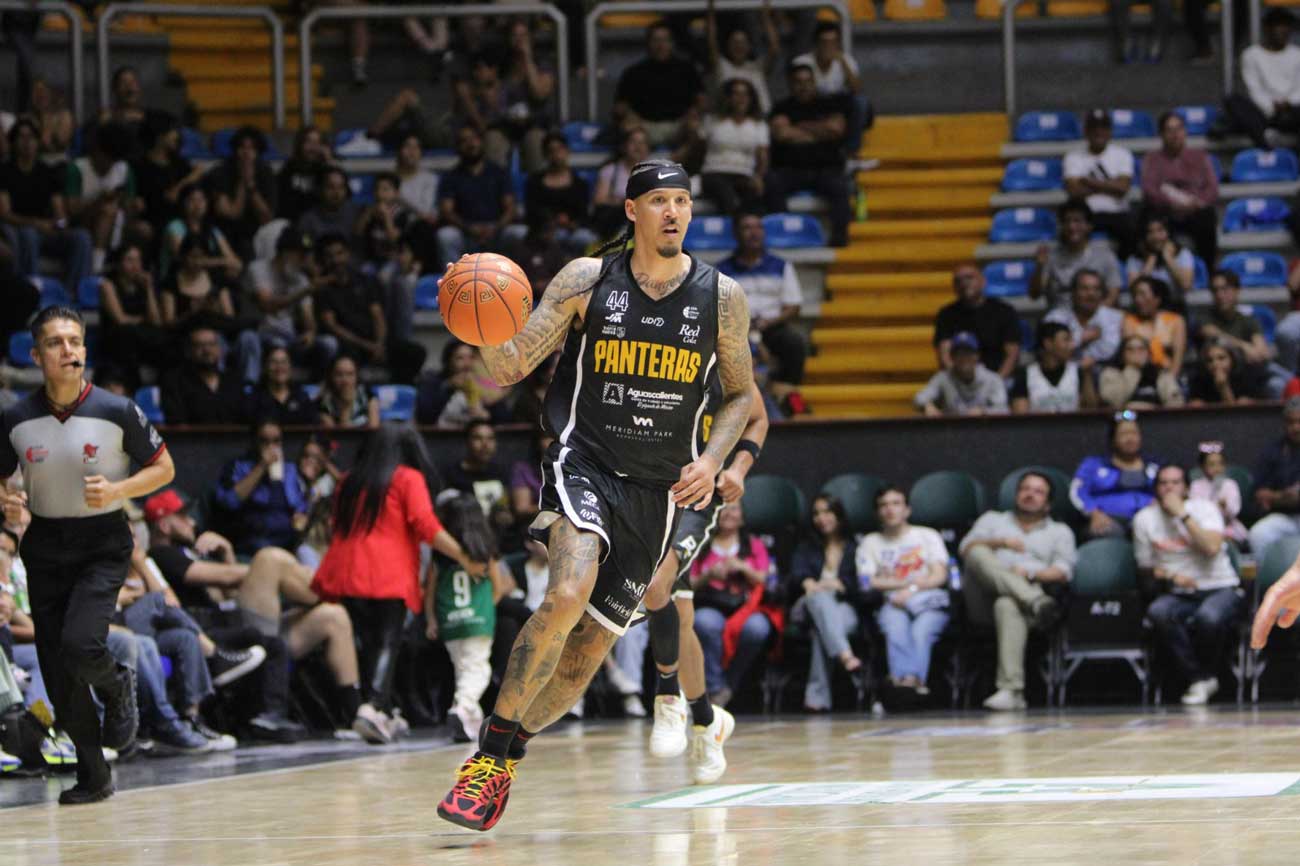 Panteras cae ante Abejas de León en el primero de la serie