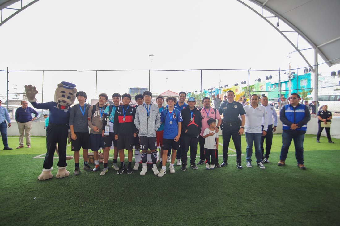 Premia alcalde Leo Montañez a ganadores de torneo de futbol 7 “Más Retas Menos Riñas”