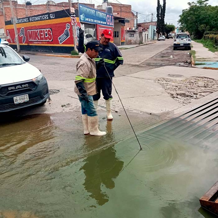 Continúa MIAA con la limpieza y desazolve en drenajes