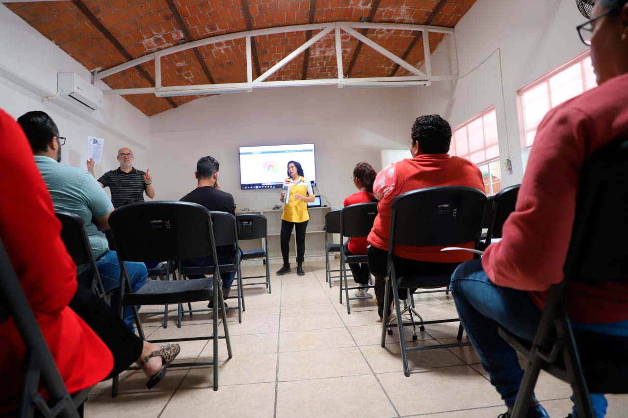 DIF Jesús María y Club Rotario Ejecutivo imparten taller