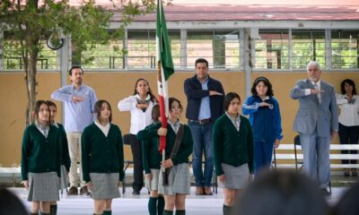 Encabeza Leo Montañez ceremonia de honores a la bandera en la secundaria no. 13 “Ricardo Flores Magón”