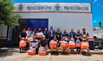 Entrega César Medina uniformes al personal de Protección Civil