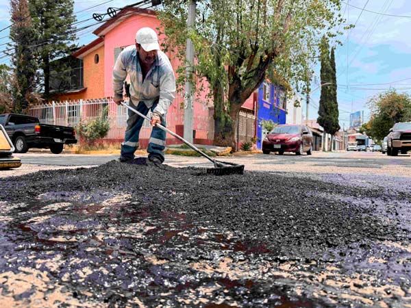 Intensifica obras públicas municipales trabajos de bacheo por temporada de lluvias