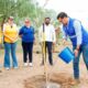 Leo Montañez encabezó jornada de arborización en el fraccionamiento Villa Teresa