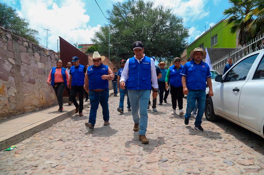 Permanece Leo Montañez cercano a las comunidades rurales