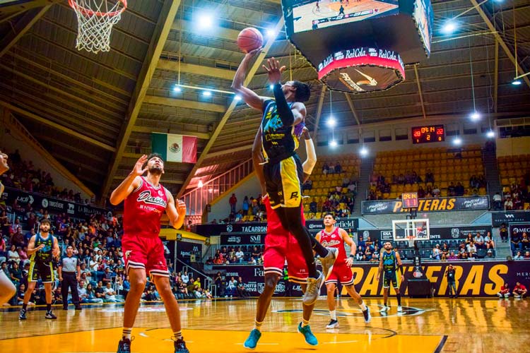 Diablos se impone a las Panteras en el primero de la serie