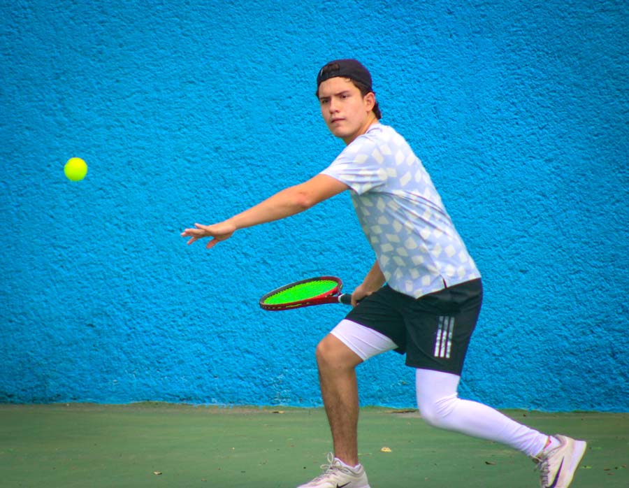 Grandes duelos en el torneo de tenis Independencia en el club Pulgas Pandas,