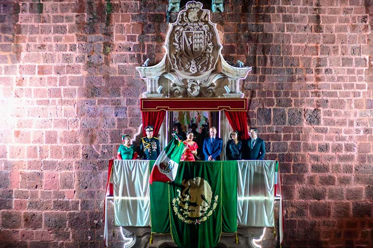 La Gobernadora Tere jiménez celebra el grito de independencia junto a miles de familias en Aguascalientes