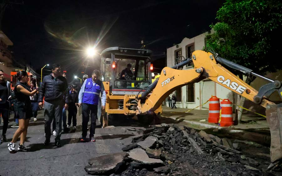 Arranca Leo Montañez rehabilitación de carpeta asfáltica de calle Vázquez del Mercado