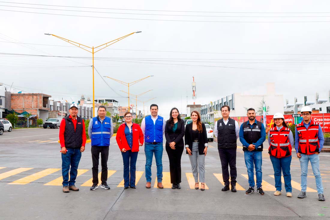 Encabeza Leo Montañez la apertura de la Avenida Vallarta