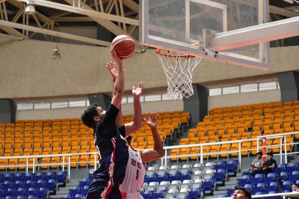 Gallos de la UAA se imponen al ITESO en la Liga ABE