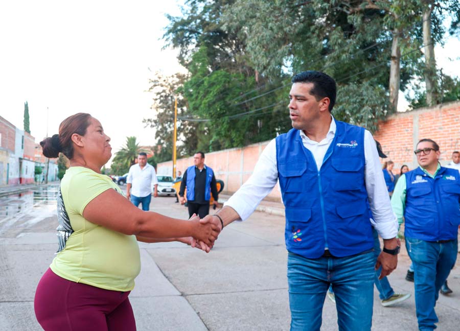 Leo Montañez realizó gira de trabajo en las colonias Vicente Guerrero e Insurgentes