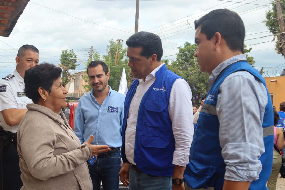 Leo Montañez visita a familias de Ejido Los Pocitos para atender sus necesidades