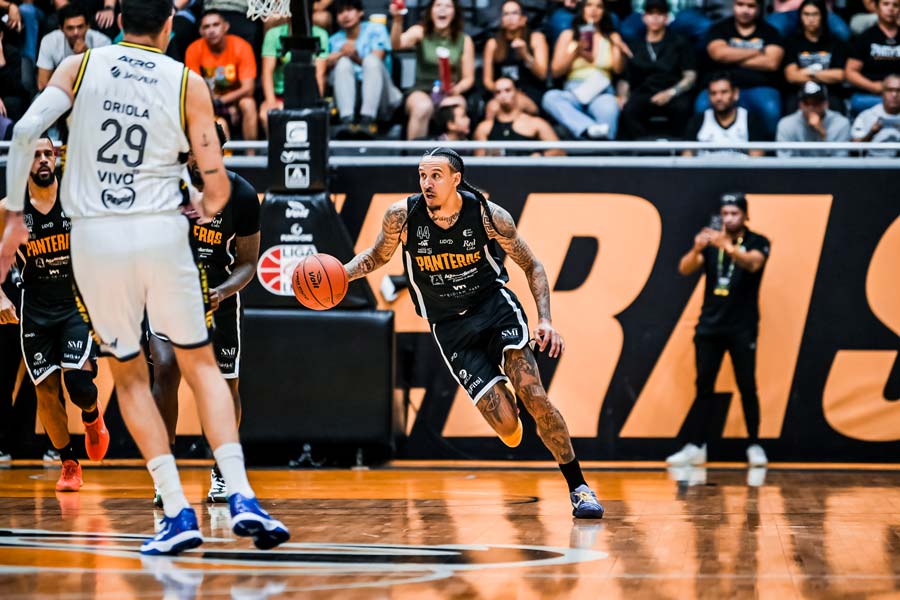 Panteras está a un juego de la eliminación