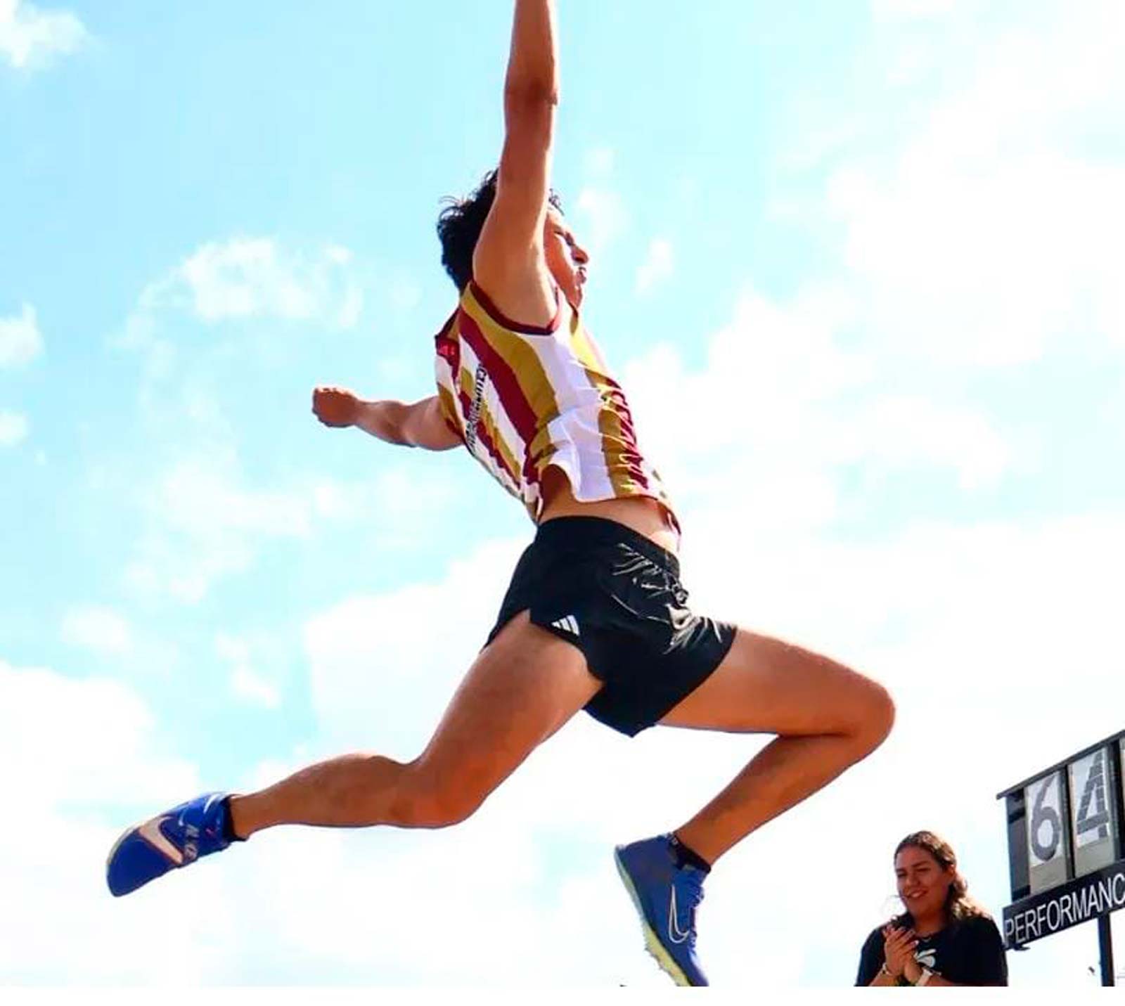 Plata para el ITA en el atletismo del Nacional de TecNM