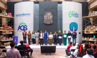 Reconoce Leo Montañez a ciudadanos que participaron en la campaña de donación «Un Libro por Aguascalientes»