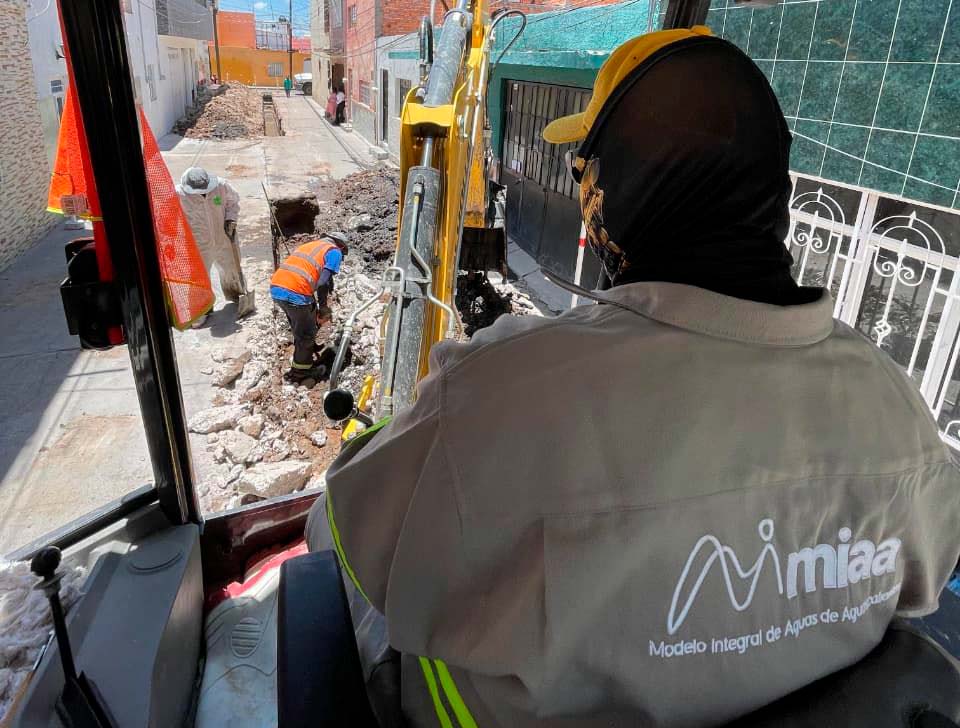 Rehabilita MIAA red de alcantarillado sanitario en la colonia San Pablo