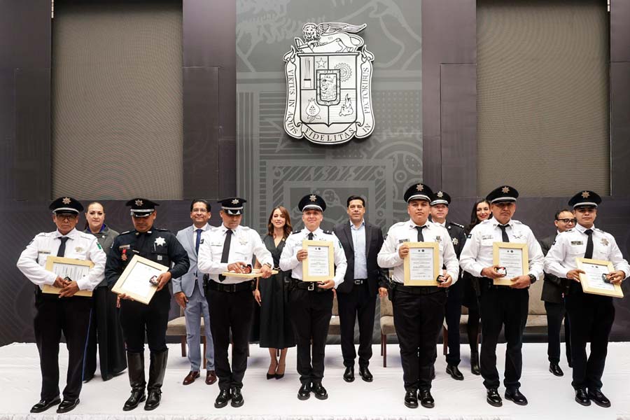 Entrega Leo Montañez estímulos a policías municipales