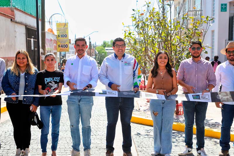 Inaugura César Medina la rehabilitación de la calle Mina en Jesús María