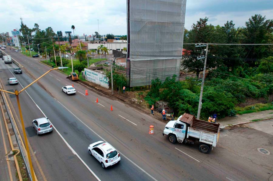 Inicia Secretaría de ObrasPpúblicas construcción de banquetas y guarniciones en el boulevard a zacatecas