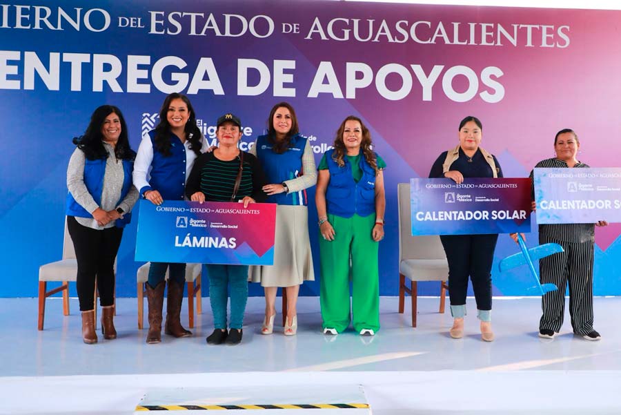 Tere Jiménez entrega apoyos a 340 familias de Pabellón de Arteaga.