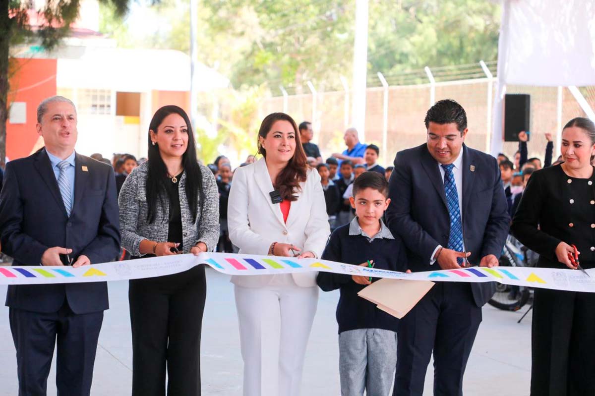 Tere Jiménez entrega obras que mejoran la primaria “niños héroes” de jesús maría
