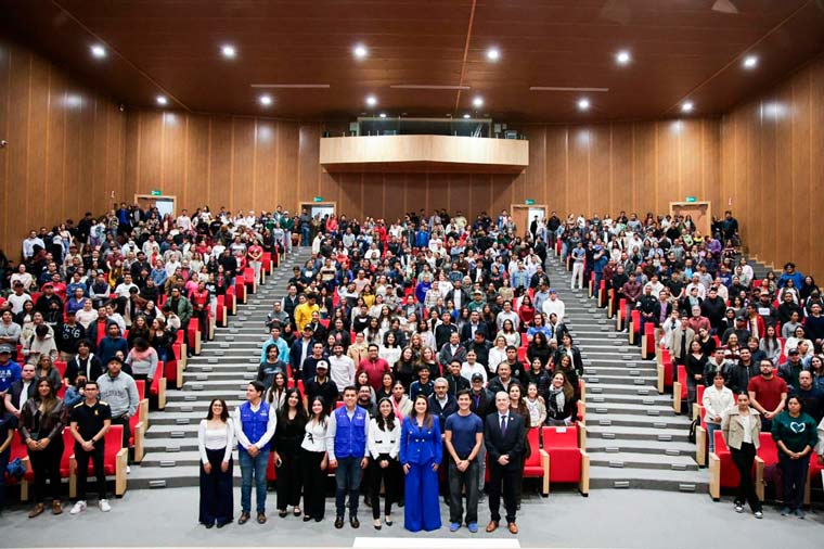 Impulsa Tere Jiménez a jóvenes estudiantes de Aguascalientes