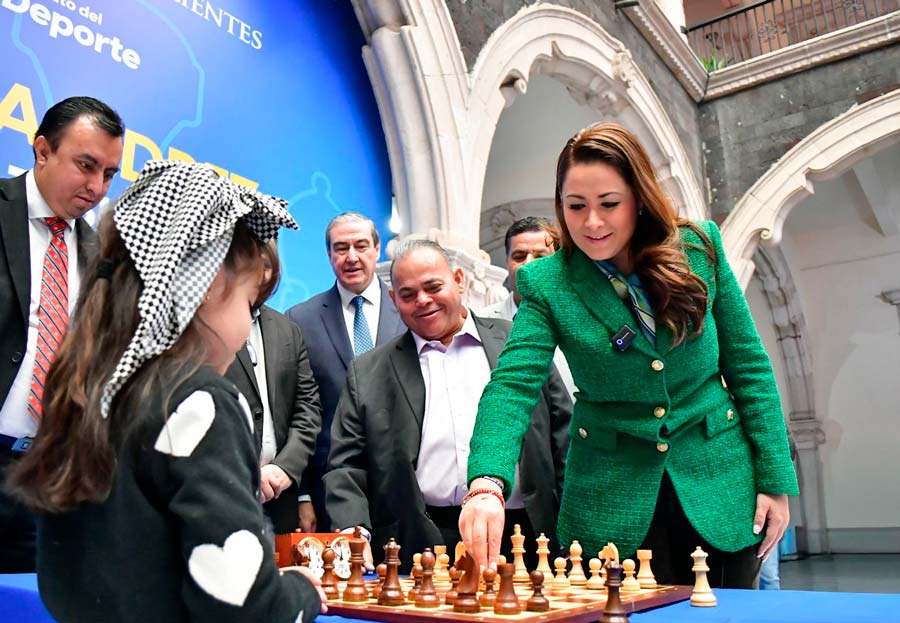 Inaugura gobernadora Tere Jiménez el torneo de ajedrez Navidad en el tablero 2025