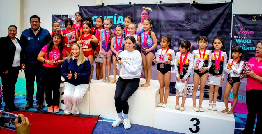 Se otorgan las primeras medallas en la Convivencia Navideña de Gimnasia 2025 en Jesús María