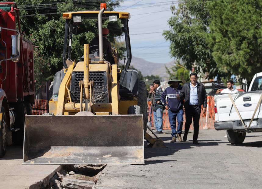 Supervisa Leo Montañez obra de rehabilitación sanitaria en el fraccionamiento Insurgentes
