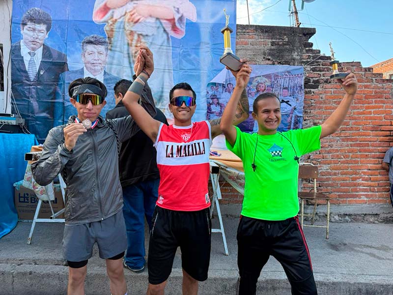 Jesús Omar Vázquez y Claudia Esparza triunfan en la XXXI Carrera del Niño de las Palomitas en Aguascalientes